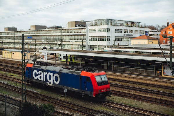 Hemat Biaya Pengiriman Barang Besar dengan J&T Cargo: Rahasia Harga Murah yang Menguntungkan