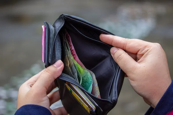 Langkah-Langkah Menuju Stabilitas Finansial: 7 Tips untuk Guru Muda dalam Mengatur Keuangan Pribadi